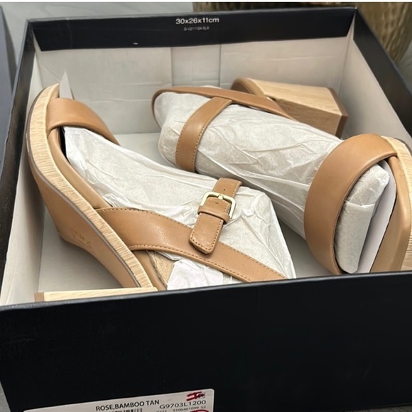 Naturalizer Rose Leather Block Heel Sandals - Picture 2 of 9